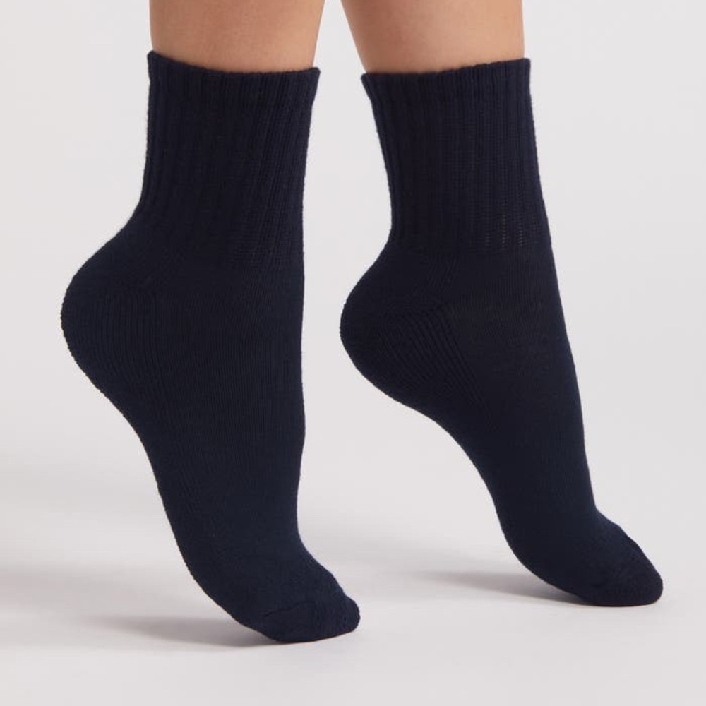 AMERICAN TRENCH WOMENS SOLID CREW COTTON SOCKS VINTAGE NAVY OS NWT